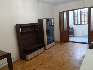 2-комн. квартира, улица Виктора Амбарцумяна, 63 кв.м., 1/10 э