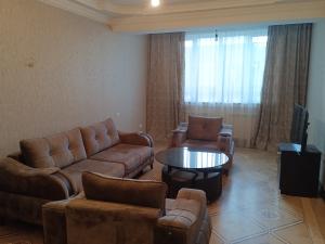 3-комн. квартира, улица Кургиняна, 100 кв.м., 1/5 этаж, еврор