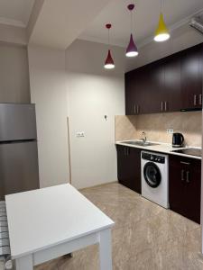 2-комн. квартира в новостройке, улица Адонца, 48 кв.м.