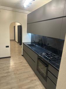 3-комн. квартира, улица Свачян, 90 кв.м., 2/9 этаж, евроремон