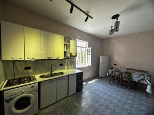 3-комн. квартира, улица Вардана Ачемяна, 110 кв.м., 2/2 этаж,
