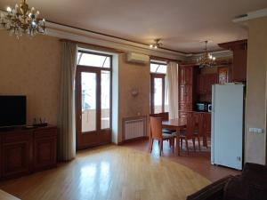 3-комн. квартира, проспект Маштоца недалеко от оперы, 100