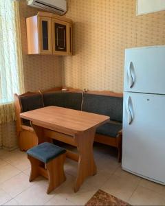 2-комн. квартира на пр. Комитаса, 60 кв.м., 2/4 этаж, высокие