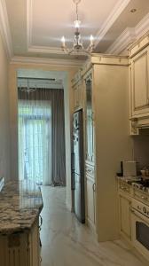2-комн. квартира на ул. Амиряна, 88 кв.м., предпоследний эт