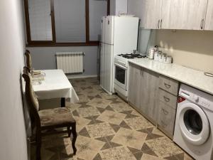 3-комн. квартира на ул. Виктора Амбарцумяна, 70 кв.м., 1/10 э