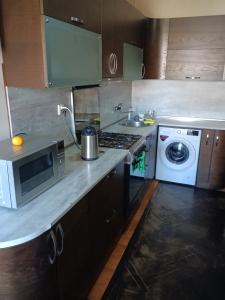 3-комн. квартира на ул. Киевян, 83 кв.м., 2/4 этаж, высокие по