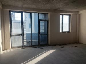 Просторная 4-комн. квартира в новостройке на ул. Ачарян�