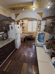 Վաճառվում Է բնակարան