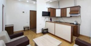 2-комн. квартира на ул. Туманяна в центре, 40 кв.м., предпо�