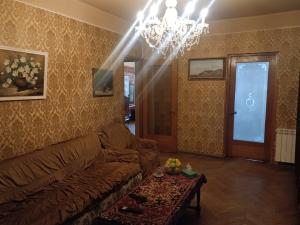 4-комн. квартира на ул. Абовяна в центре, 135 кв.м., 3/5 этаж, 