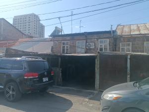 Двухэтажный каменный дом, улица Нор Ареша в Эребуни, 192 