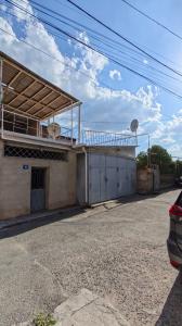 Трёхэтажный каменный дом, улица в Джрвеже, 300 кв.м., на у�